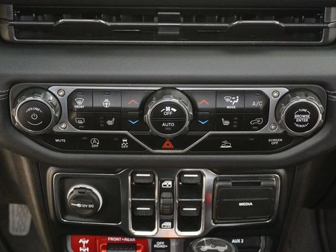 Used 2024 Jeep Wrangler Rubicon w/ Dual Top Group image 15