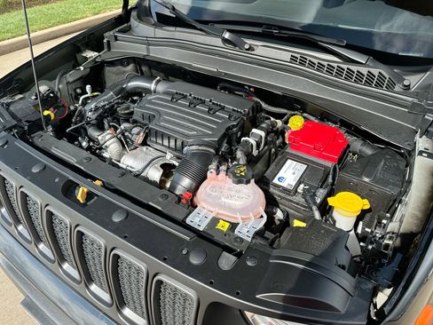 Used 2023 Jeep Renegade Trailhawk image 25