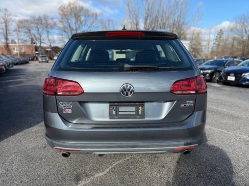 Used 2017 Volkswagen Golf Alltrack S image 4