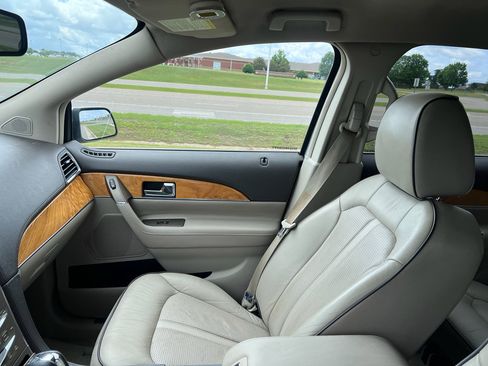 Used 2013 Lincoln MKX FWD image 18