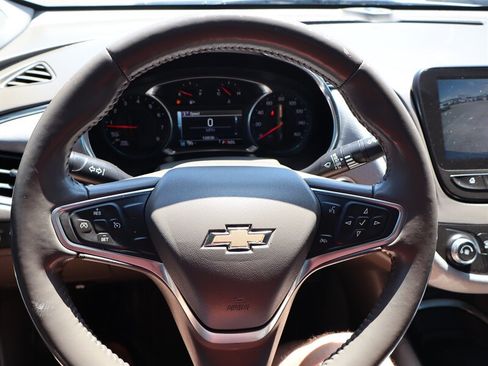 Used 2018 Chevrolet Malibu LT FWD image 14