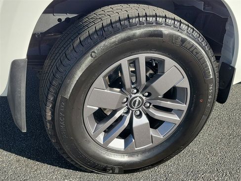 Certified 2025 Nissan Frontier SV w/ Tow Package image 24