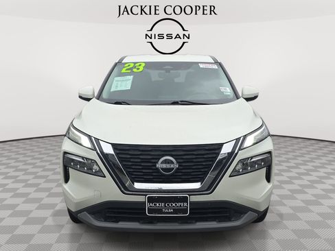 Used 2023 Nissan Rogue SV FWD image 2