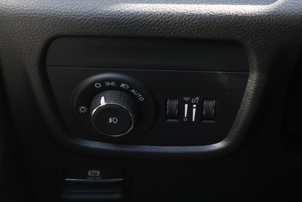 Used 2023 Jeep Grand Cherokee L Limited AWD/4WD image 33