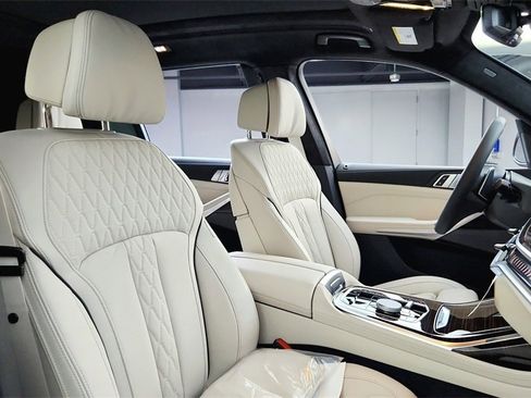 Used 2025 BMW X7 xDrive40i image 27