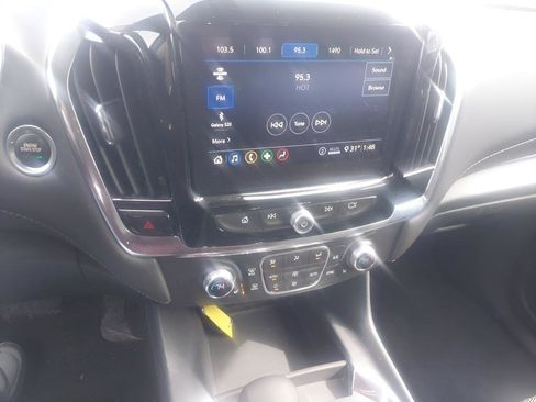 Used 2021 Chevrolet Traverse LT image 14