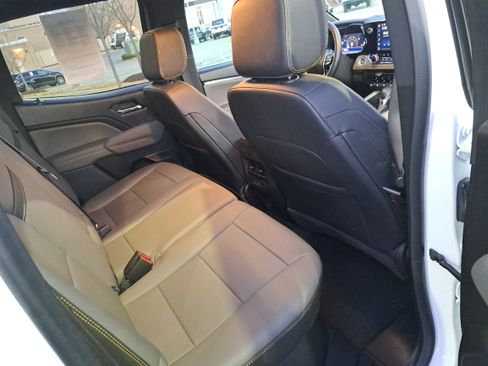 Used 2024 Chevrolet Colorado ZR2 w/ ZR2 Convenience Package III image 11