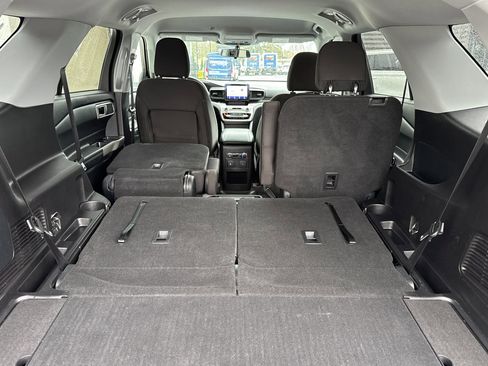 Used 2021 Ford Explorer XLT image 16