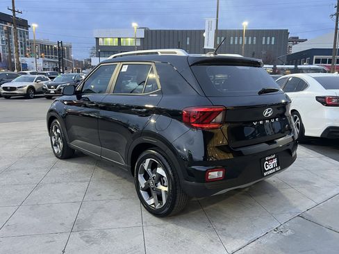Certified 2023 Hyundai Venue SEL image 7