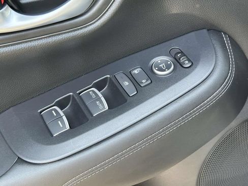 Used 2025 Honda HR-V EX-L image 15