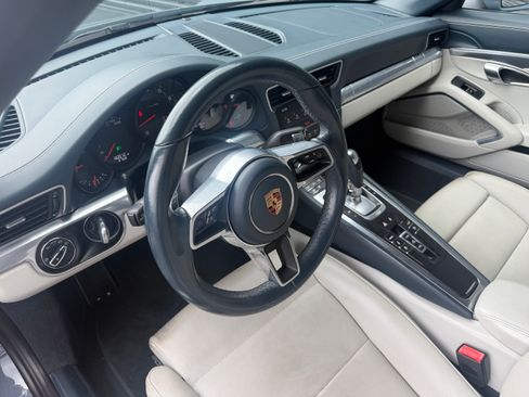 Used 2017 Porsche 911 Carrera RWD image 4