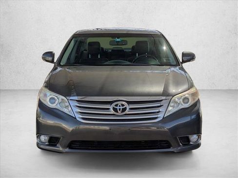 Used 2011 Toyota Avalon Limited image 2