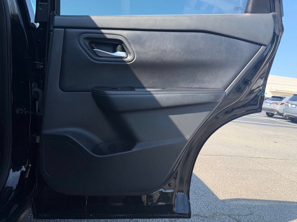 Used 2025 Nissan Rogue SV FWD image 35