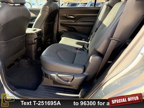 Used 2024 Toyota Grand Highlander Limited image 14