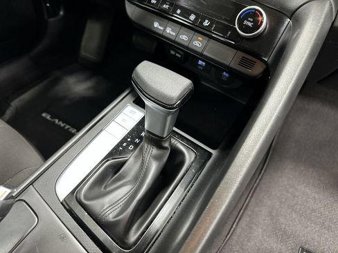 Certified 2024 Hyundai Elantra SEL FWD image 22