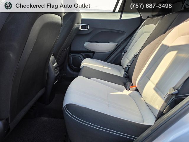 Used 2025 Hyundai Venue SEL FWD image 28