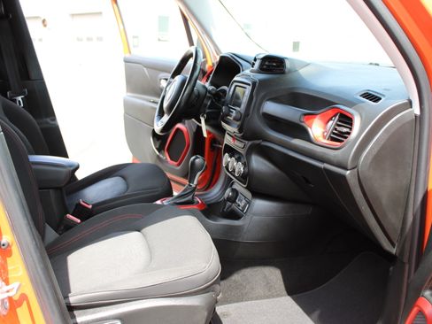 Used 2015 Jeep Renegade Trailhawk AWD/4WD image 11