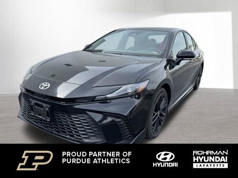 Used 2025 Toyota Camry SE image 1