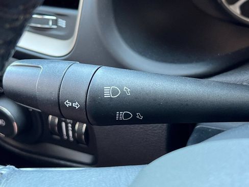 Used 2015 Jeep Renegade Latitude FWD image 30