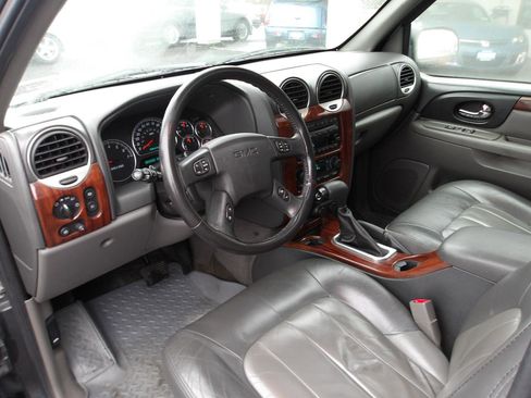 Used 2004 GMC Envoy SLT w/ Preferred Equipment Group image 9