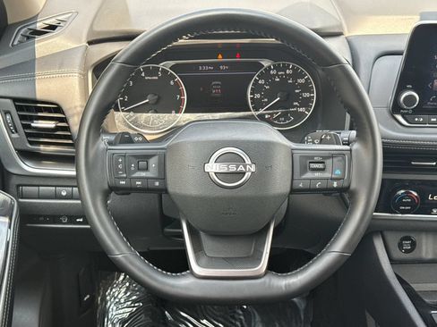 Used 2025 Nissan Rogue SV FWD image 24
