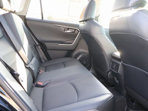 Used 2022 Toyota RAV4 Limited image 12