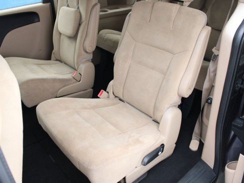 Used 2015 Dodge Grand Caravan SXT FWD image 9
