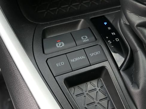 Used 2024 Toyota RAV4 XLE FWD image 20
