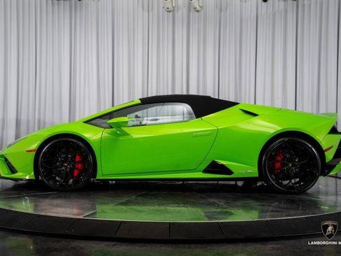Used 2023 Lamborghini Huracan EVO image 9