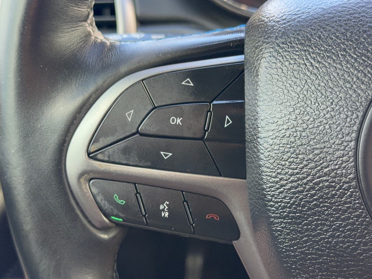 Used 2019 Jeep Grand Cherokee Laredo RWD image 18