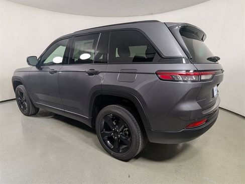 New 2025 Jeep Grand Cherokee Altitude image 5