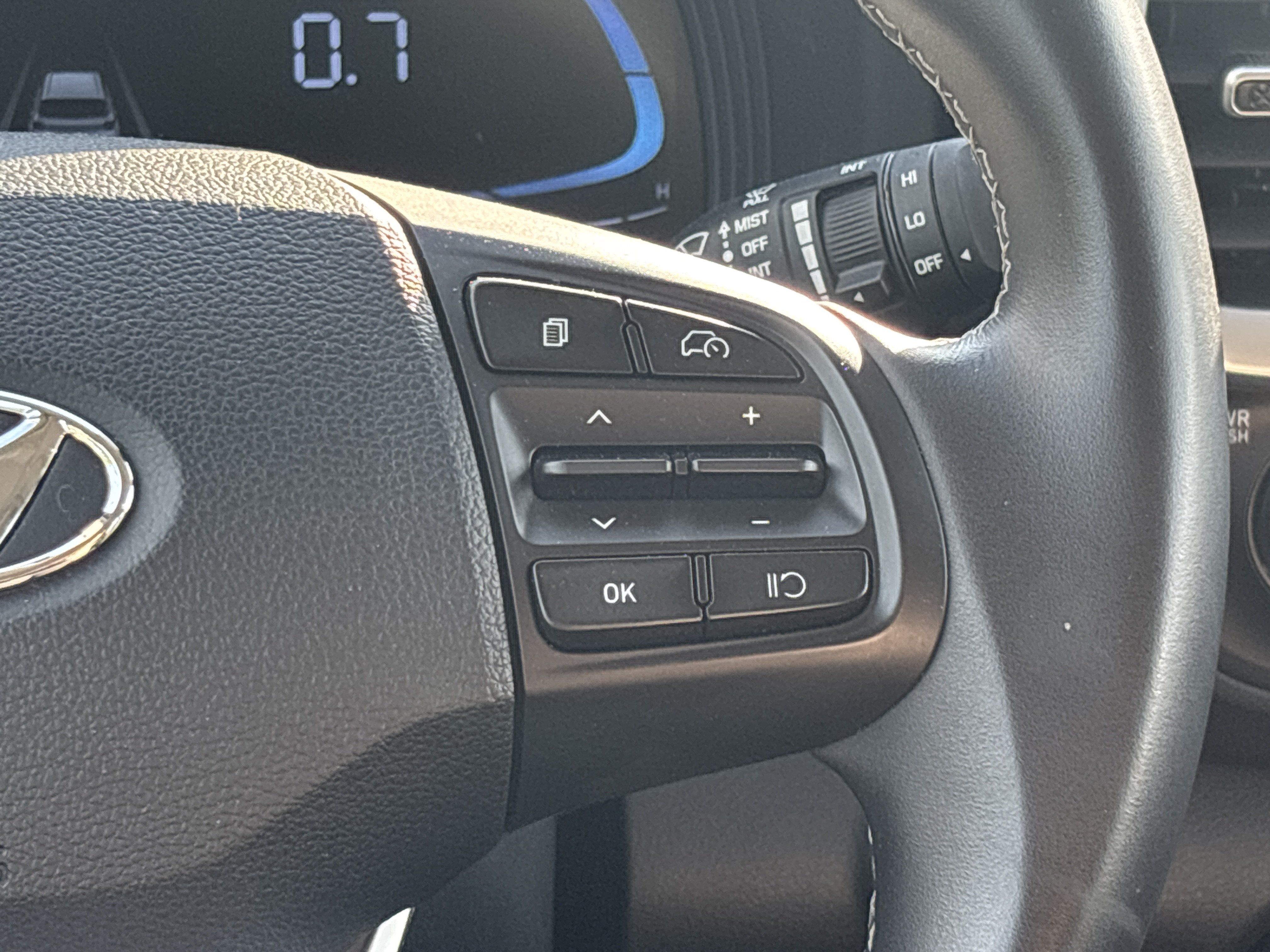 Used 2025 Hyundai Venue SEL FWD image 8