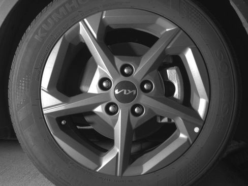 Used 2025 Kia K4 LXS image 13