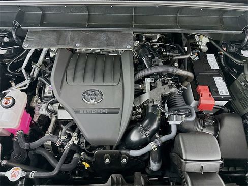 Used 2025 Toyota Highlander XLE image 30