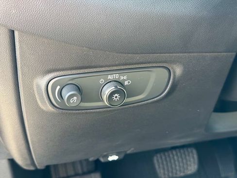 Used 2023 Chevrolet Equinox LT FWD image 24