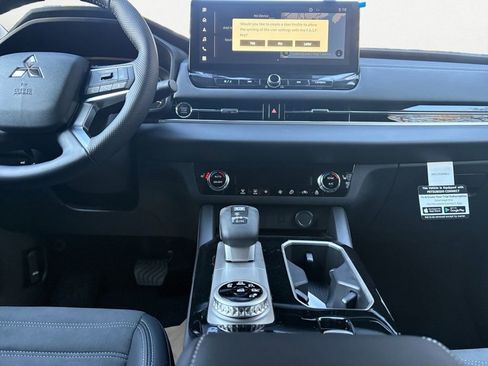 New 2026 Mitsubishi Outlander SE image 19