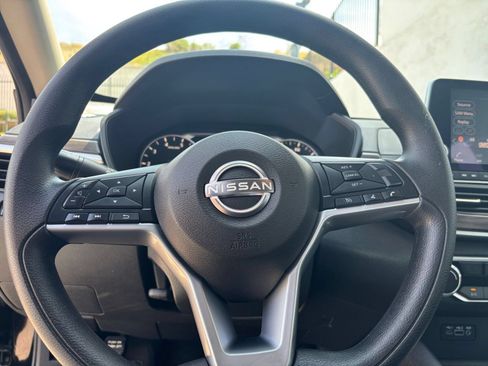 Used 2025 Nissan Altima 2.5 SV FWD image 28