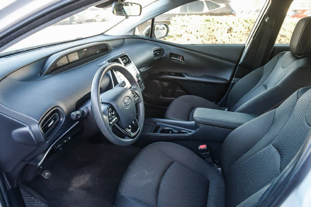 Used 2020 Toyota Prius LE FWD image 16