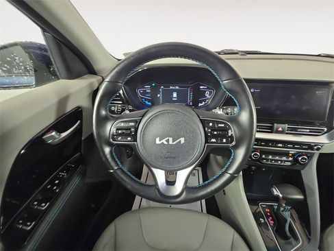 Used 2022 Kia Niro EX Premium image 12