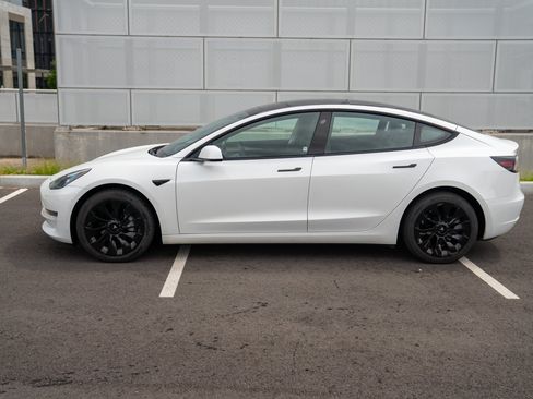 Used 2023 Tesla Model 3 Standard Range RWD image 2