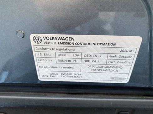 Used 2020 Volkswagen Tiguan SE w/ Panoramic Sunroof Package image 38