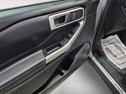 Used 2021 Ford Explorer XLT w/ Equipment Group 202A image 11