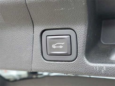 Used 2017 GMC Acadia Denali w/ Technology Package image 9