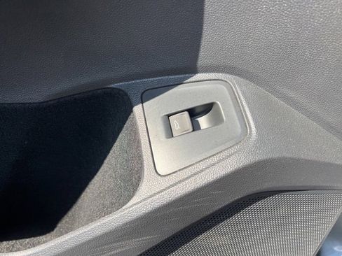 Used 2022 Volkswagen Tiguan SE image 20