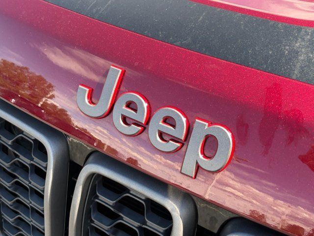 Used 2017 Jeep Grand Cherokee Trailhawk AWD/4WD image 23