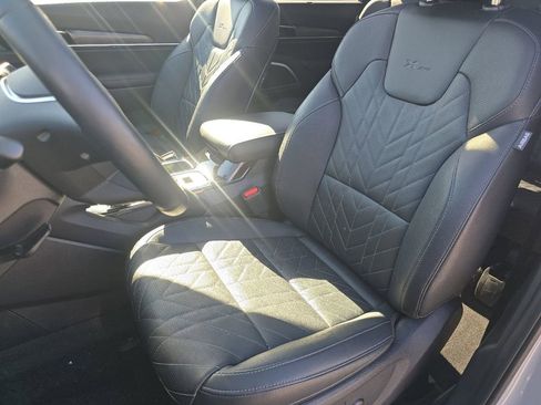 Used 2025 Kia Telluride AWD image 23