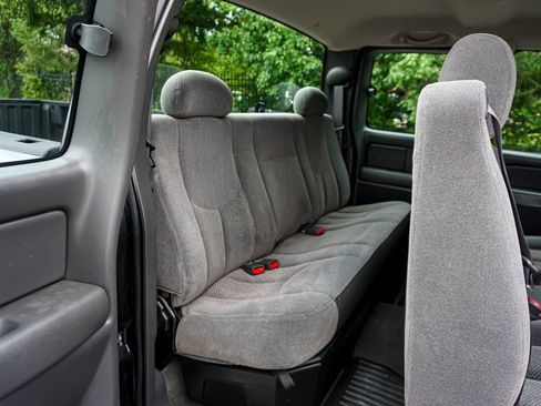 Used 2004 Chevrolet Silverado 2500 LS AWD/4WD image 28