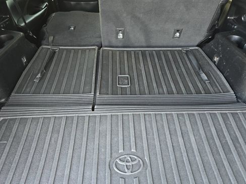 Used 2018 Toyota Highlander Plus AWD/4WD image 13