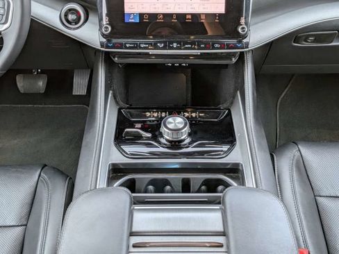 Used 2025 Jeep Wagoneer L 4WD w/ Premium Group I image 21