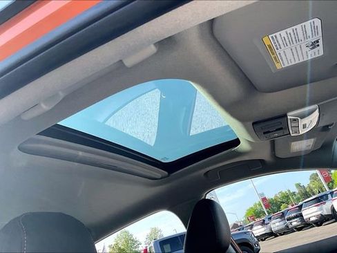 Used 2025 Nissan Sentra SR w/ SR Premium Package FWD image 25